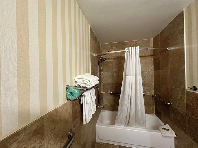 Bathroom 4, Super 8 by Wyndham Kutztown/Allentown Area, Lehigh