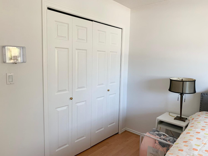 Bedroom 2, One Bedroom queen bed Sharing Washroom in Tiger Sweet House License##, Greater Vancouver