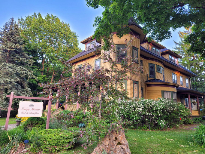 Others 4, Ruby Manor Bed & Breakfast, Lake Ontario
