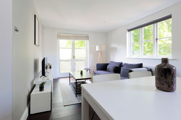 Others 4, Chelsea Harbour Luxury Apartment, London