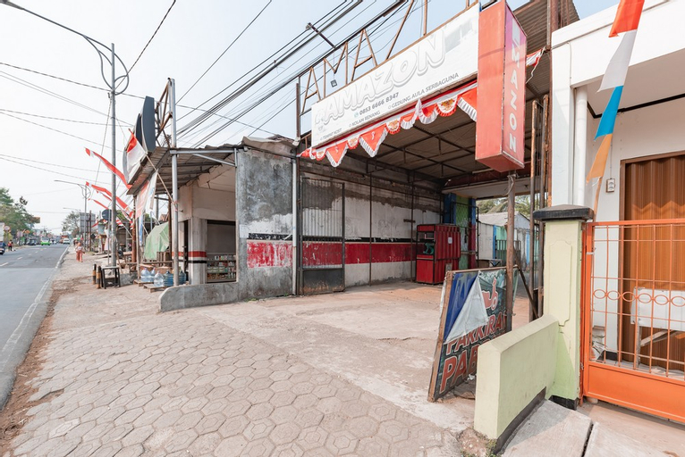 Exterior & Views 1, RedDoorz Syariah @ Cibadak Sukabumi, Sukabumi