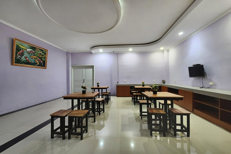 Food & Drinks, Urbanview Hotel Mutiara Persada Syariah Majalengka by RedDoorz, Majalengka