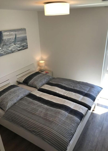 Room 4, Waterkant 48.2.s Comfortable Holiday Residence, Friesland