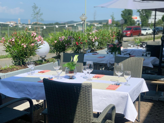 Food & Drinks 3, Swiss Hotel Krummen Eich Pratteln Free Parking, Liestal