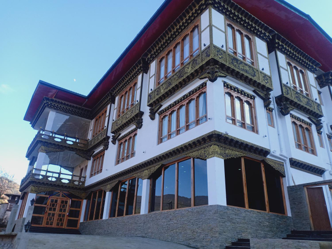 Exterior & Views