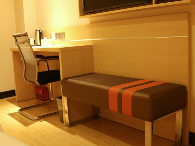 Bedroom 2, 7Days Premium Jinan West Railway Station Branch, Jinan