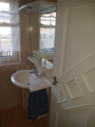 Bathroom 3, Gastezimmer im bewohnten EFH mit Pool und Garten, Oder-Spree