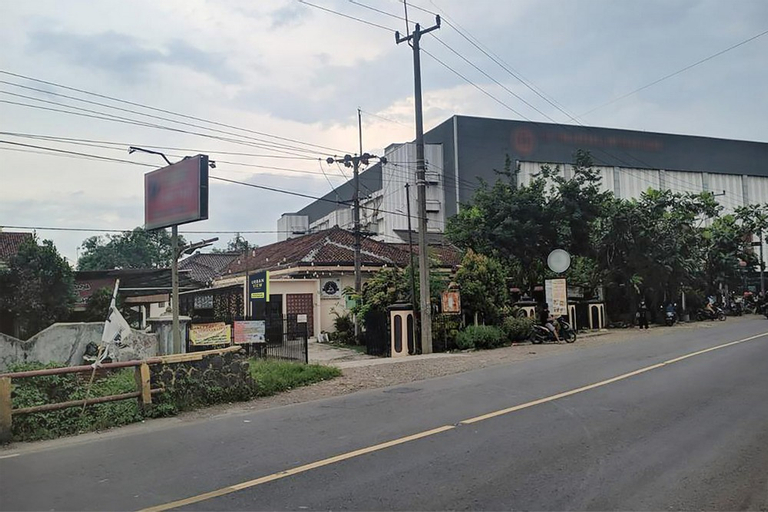 Exterior & Views 5, Urbanview Hotel Mutiara Persada Syariah Majalengka by RedDoorz, Majalengka