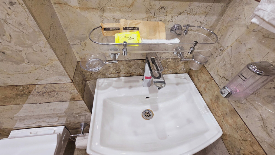 Bathroom 3, Hydrangea Heights by PTW Hotels, Shimla