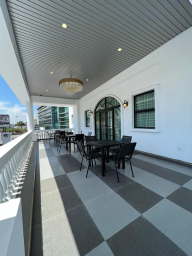 Exterior & Views 16
