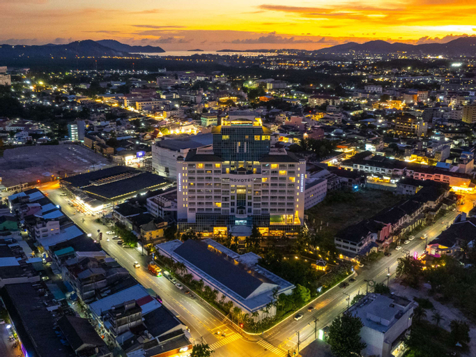 Exterior & Views 20
