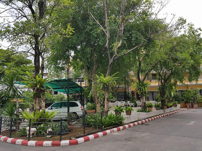 Others 5, Paholyothin Park Place, Chatuchak