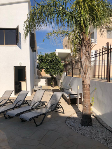 Others 4, Villa Kokkinoyia,