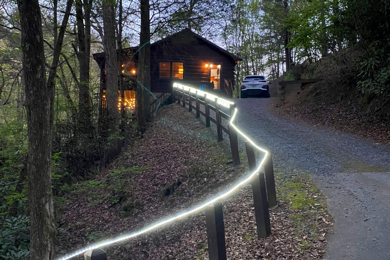 Charming Blue Ridge Cabin with Game Room and Hot Tub!, Gilmer