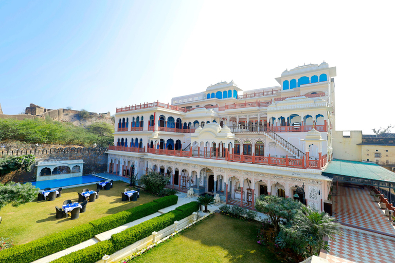 Exterior & Views
