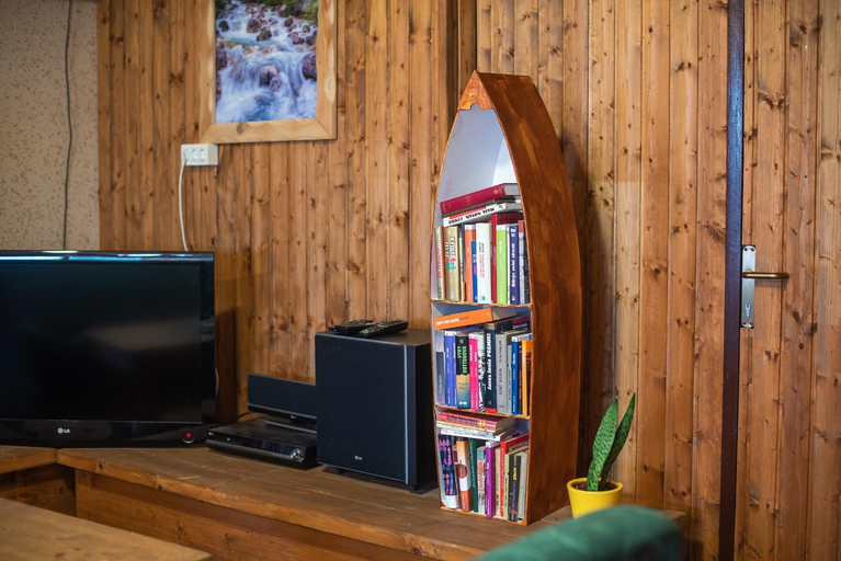 Others 3, Hostel Paradiso, Tolmin