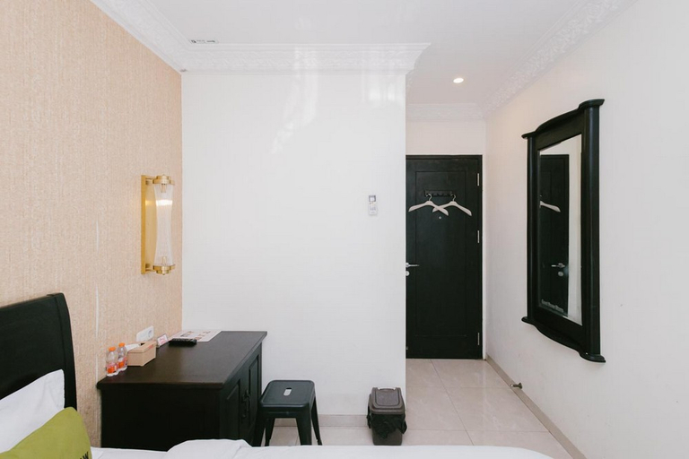 Bedroom 3, Urbanview Hotel Sultan Palace Malang by RedDoorz, Malang