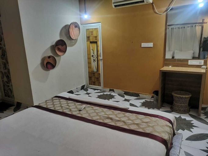Bedroom 5, Blue Sapphire Hotel and Banquet, North 24 Parganas