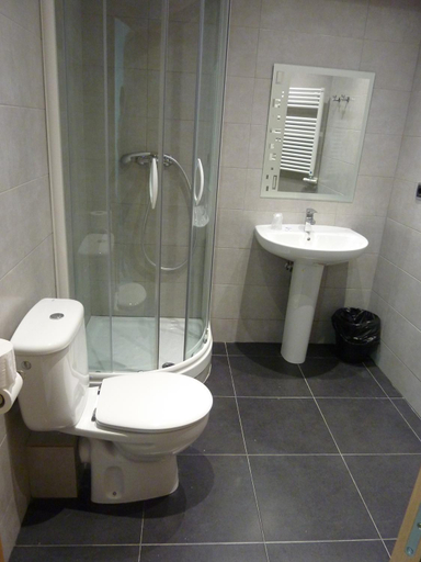 Bathroom 2, Hostal Levante Barcelona, Barcelona
