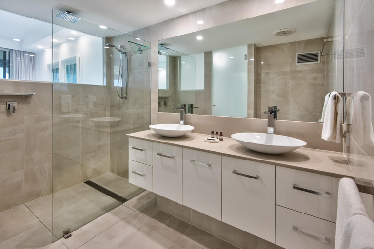 Bathroom 4, Beach Lodges, Whitsunday