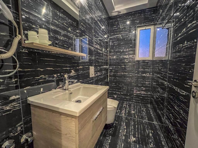 Bathroom 3, Rumani 3 Islands Hotel, Sarandës