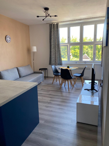 Others 5, Apartman na namesti, Tábor