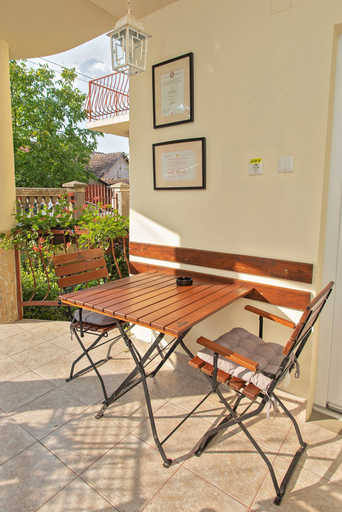 Others 4, Casa Ormenisan, Sanmartin