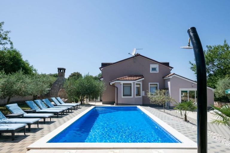 Pool 5, Sunshine Comfortable Holiday Residence, Pula