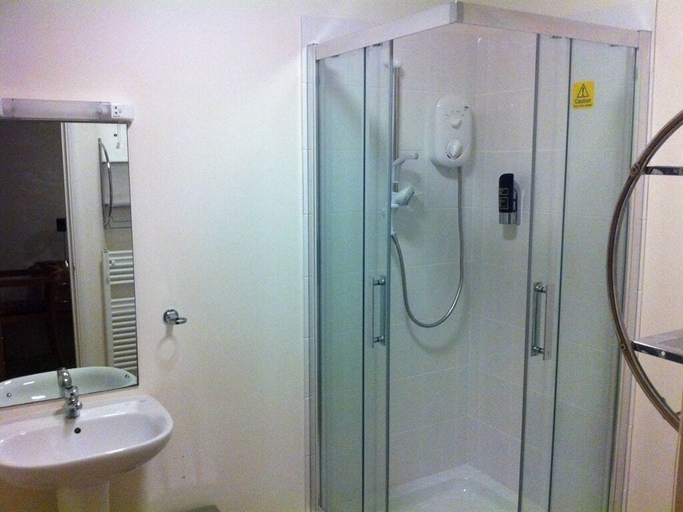 Bathroom 4, The Begelly Arms, Pembrokeshire