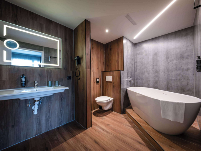 Bathroom 5, ibis Styles Linz, Linz