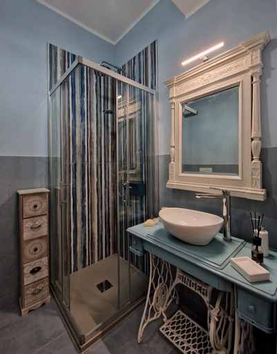 Bathroom 8