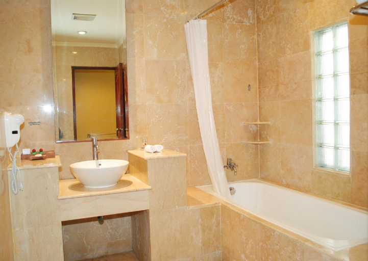 Bathroom 14