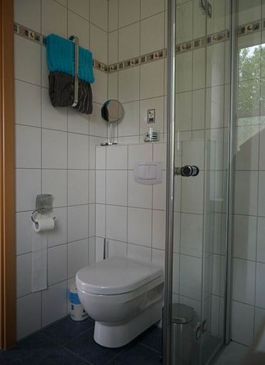 Bathroom 4, "moseltor" Comfortable Holiday Residence, Bernkastel-Wittlich