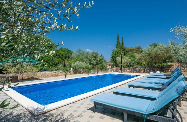 Pool 3, Sunshine Comfortable Holiday Residence, Pula