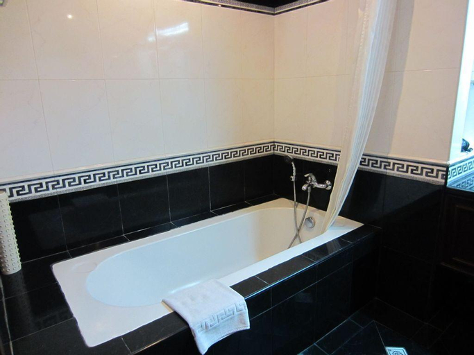 Bathroom 4
