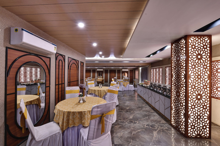 Food & Drinks 5, RNB Select Hotel Walk in Lucknow, Lucknow
