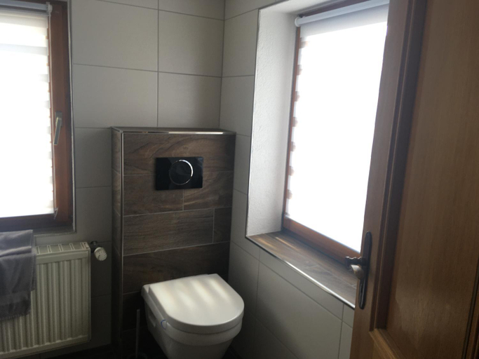 Bathroom 2, Rhoner Sternenhimmel FeWo 1 und 2, Schmalkalden-Meiningen