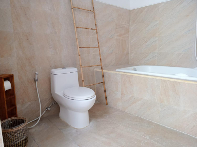 Bathroom 2, De'Huta Villa, Badung