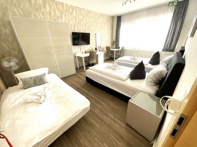 Bedroom 2, Gästehaus Würzburg 24h, Würzburg