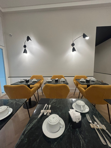 Others 5, Relais Ammira, Napoli
