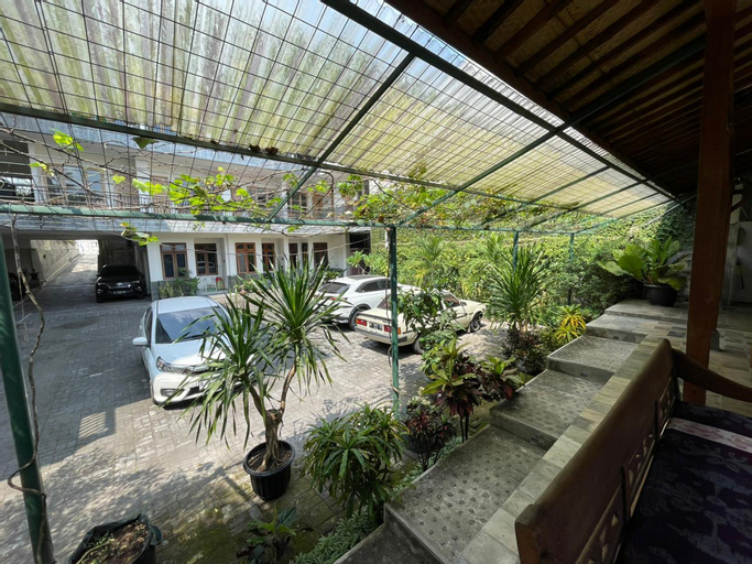 Exterior & Views 13