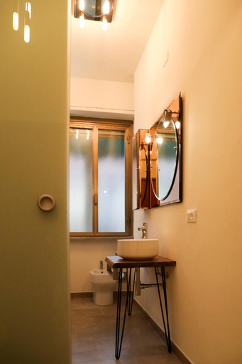 Others 5, Kimimoel House, Torino