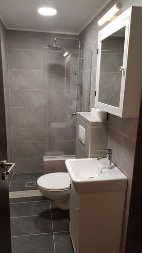 Bathroom 2, Michael Apartment with 2 Rooms near Gozsdu udvar, Budapesti