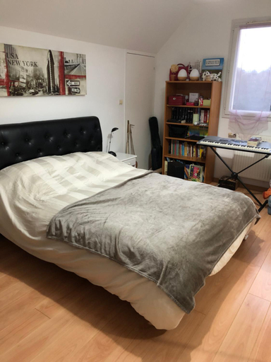 Bedroom 2, 3 Chambres chez particulier pour les 24h du Mans, Sarthe