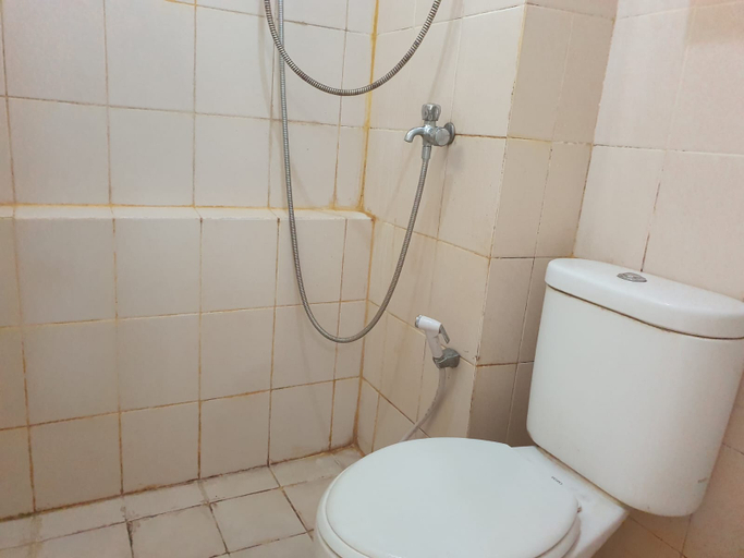 Bathroom 5, Studio Room at Green Pramuka by RH.Property, Jakarta Pusat