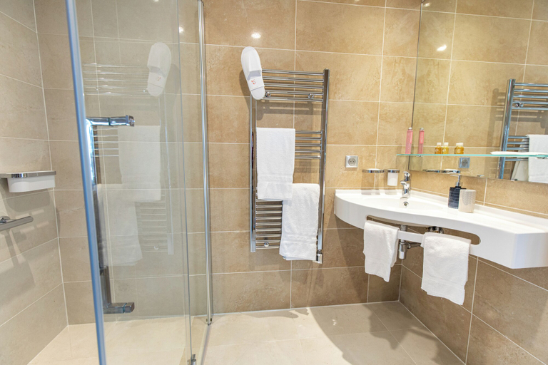 Bathroom 5, Appart One Fréjus, Var