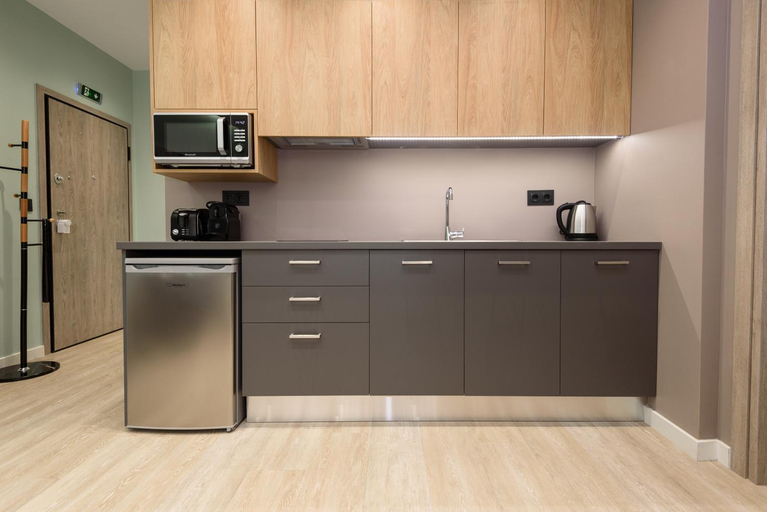 Kitchen 3, Crossroads Athens by YHA, Attica