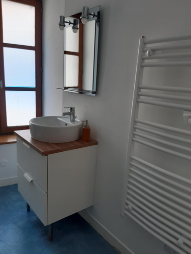 Bathroom 2, Appartement Haute Ville meuble avec cour privative, Manche