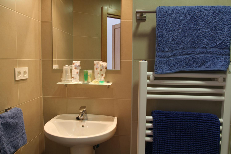 Bathroom 3, Pension Grosen, Guipúzcoa