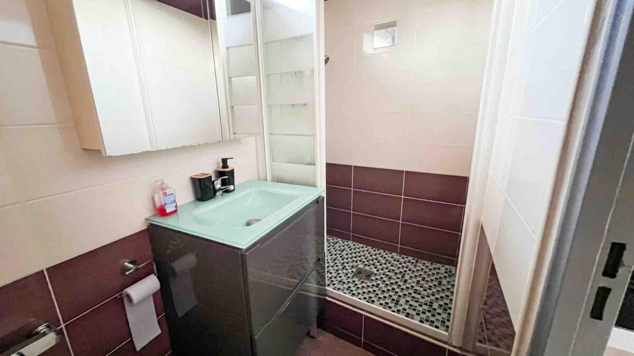 Bathroom 4, Serenity Studio Rosny, Disney, Le Bourget, Paris, Seine-Saint-Denis